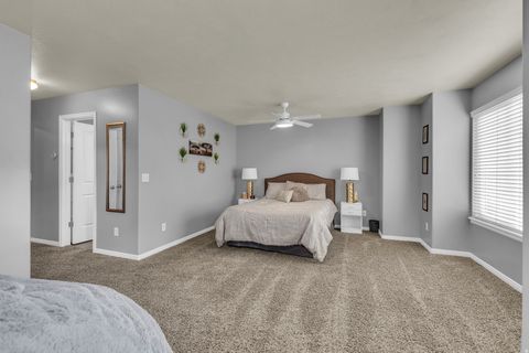 Tiny photo for 943 FARMINGTON XING, Farmington, UT 84025 (MLS # 2152248)