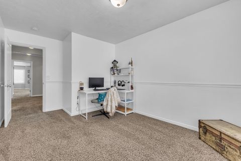 Tiny photo for 943 FARMINGTON XING, Farmington, UT 84025 (MLS # 2152248)