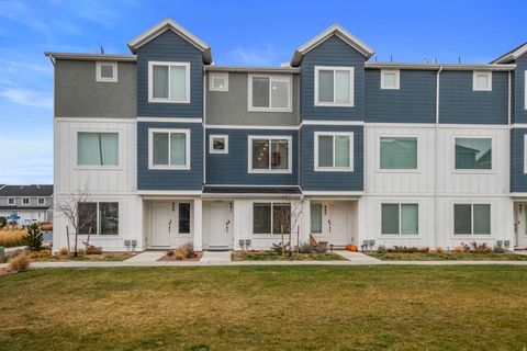 Photo of 941 E CITADEL LN, Saratoga Springs, UT 84045 (MLS # 2123954)