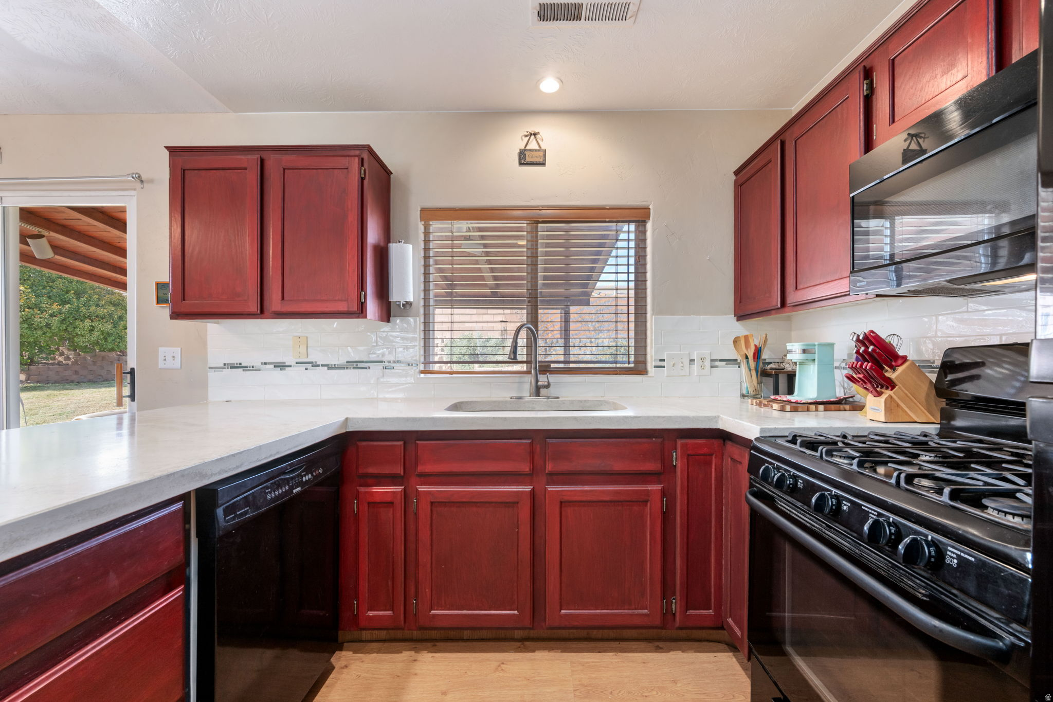 DIXIE COVE - Residential