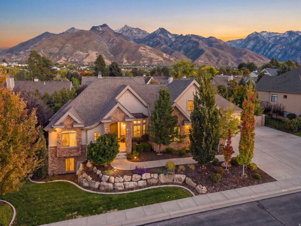 Photo of 7939 S ROYAL CREEK CV E, Cottonwood Heights, UT 84093 (MLS # 2150905)