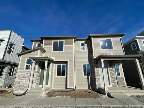 Tiny photo for 1334 E 1670 N #822, Payson, UT 84651 (MLS # 2125060)