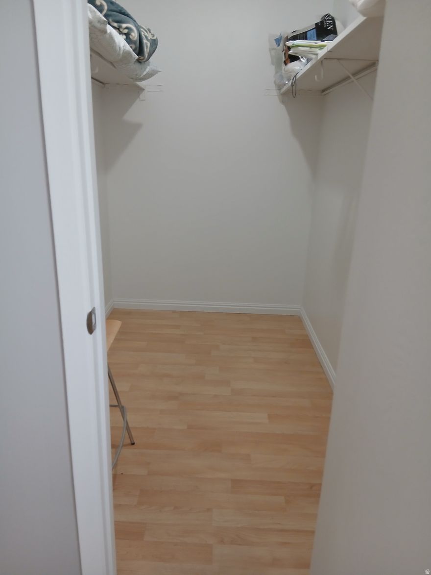 Remodeled and updated shows very well, covered parking with separate rear condo entrance from parking. Nice front entrance