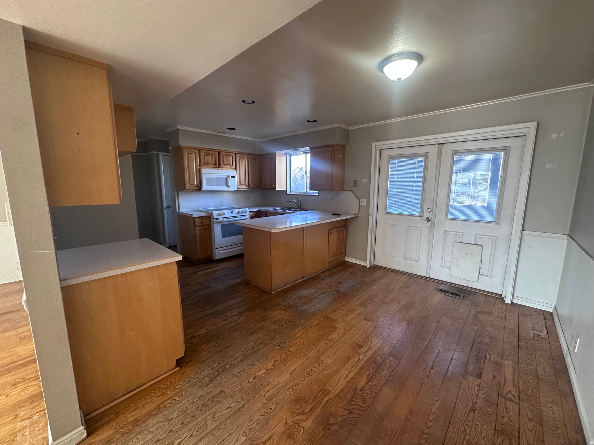 KRISTA CONDO - Residential