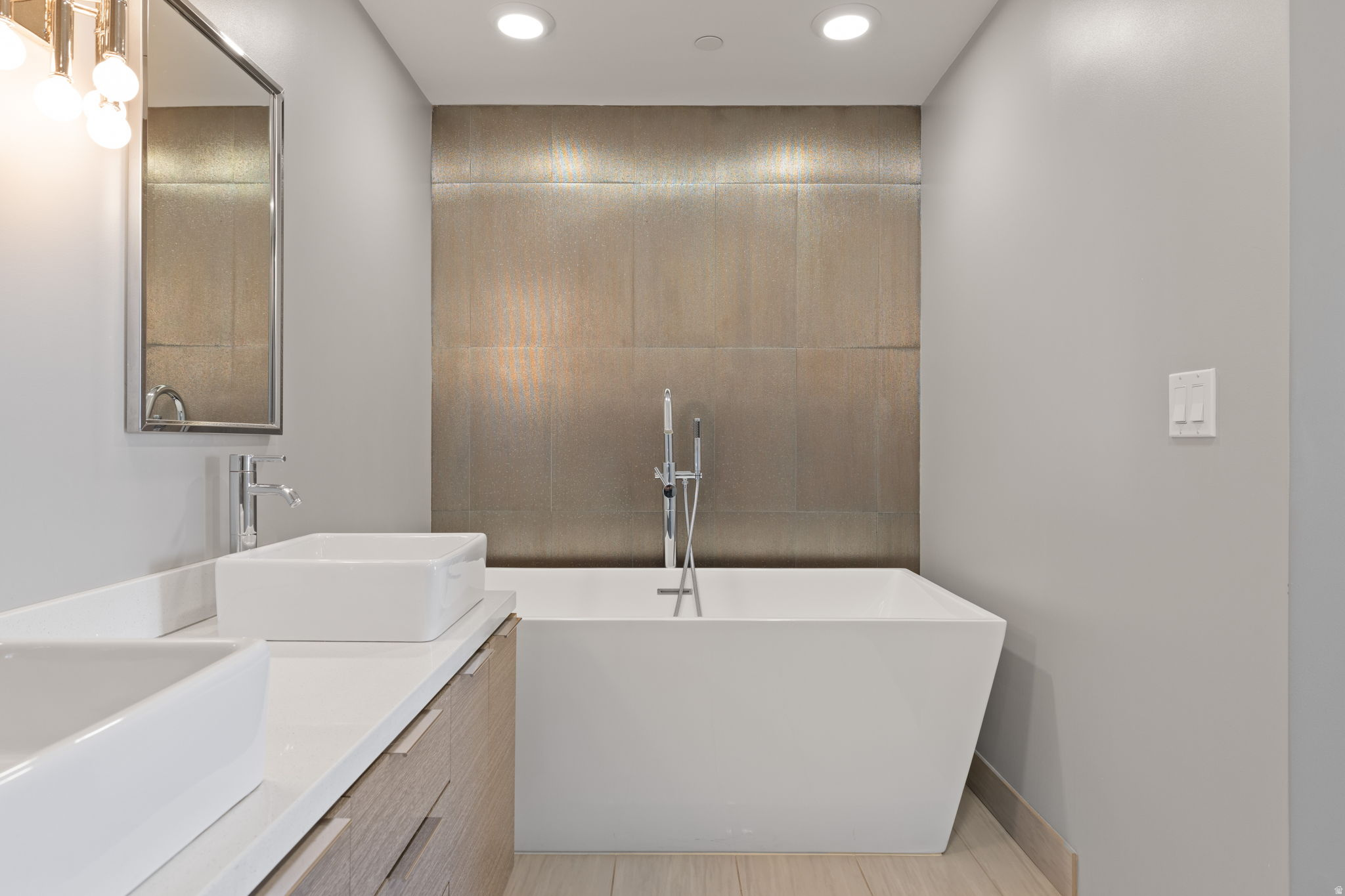 GOVERNORS PLAZA - Residential