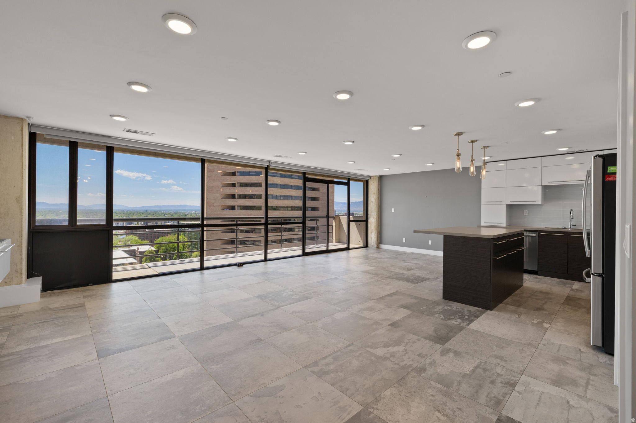 GOVERNORS PLAZA - Residential