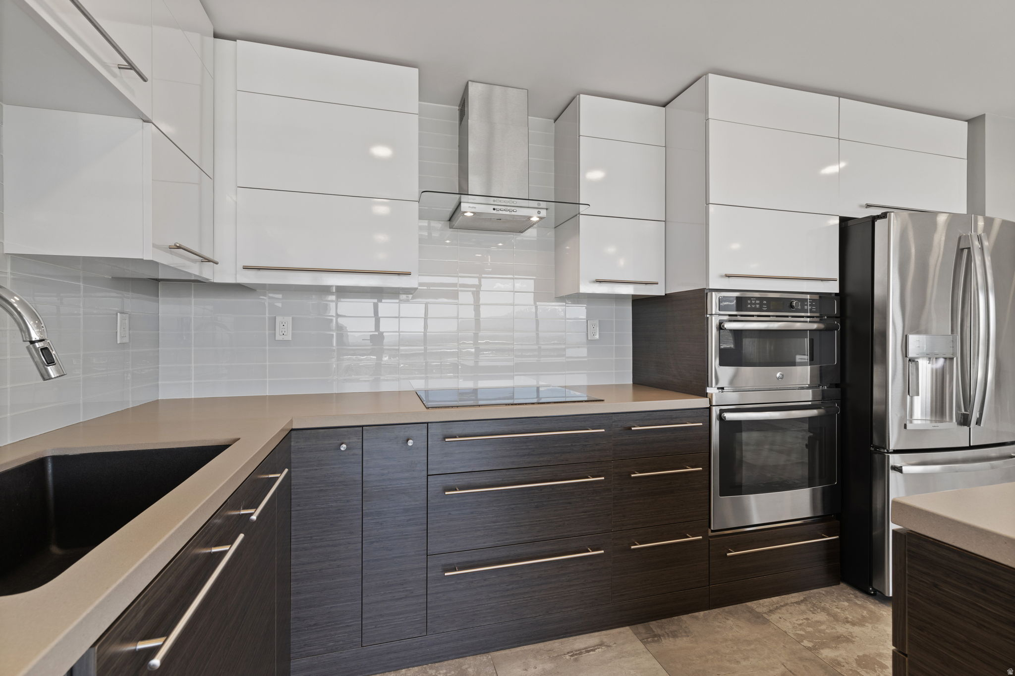 GOVERNORS PLAZA - Residential