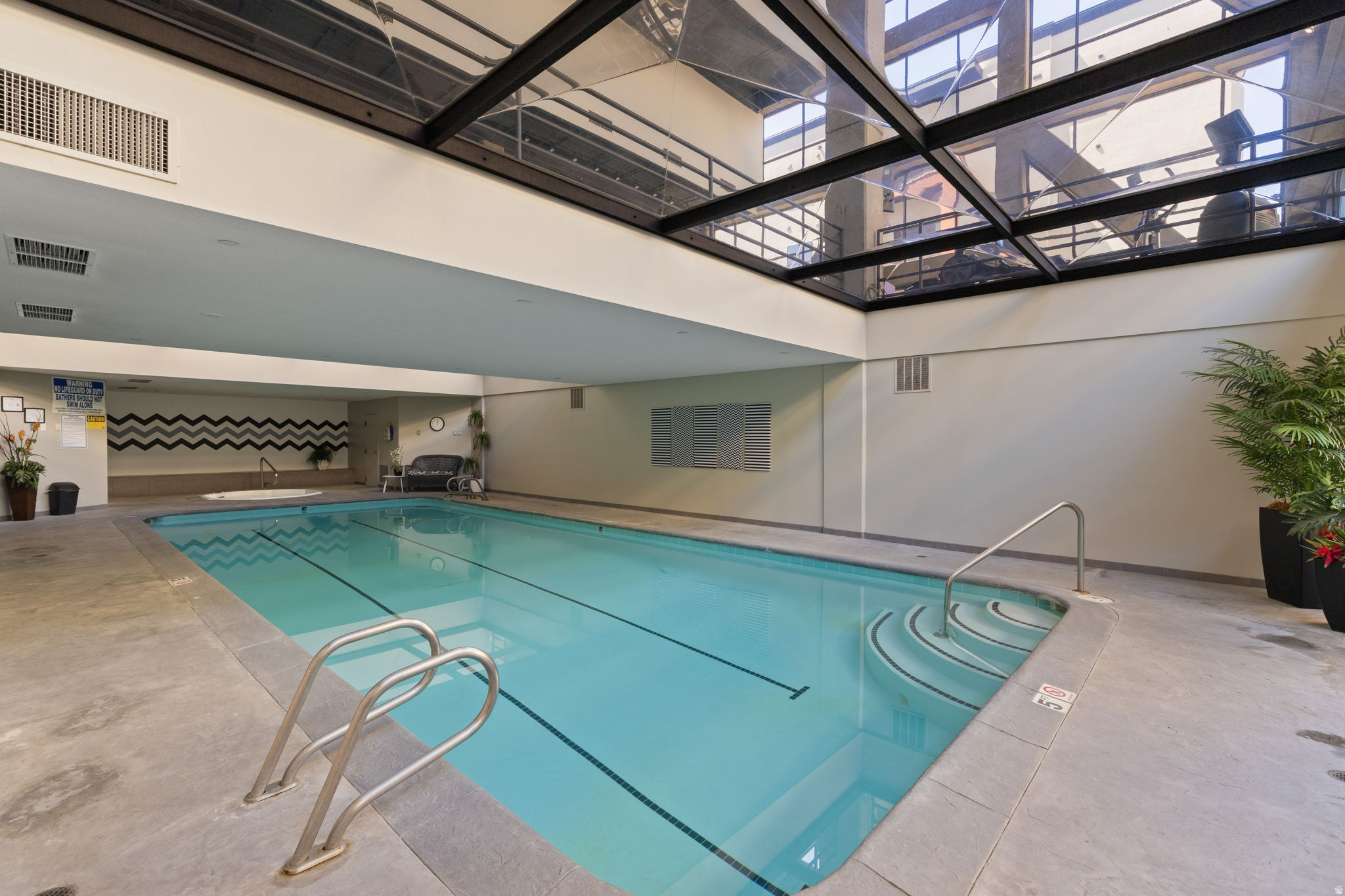 GOVERNORS PLAZA - Residential