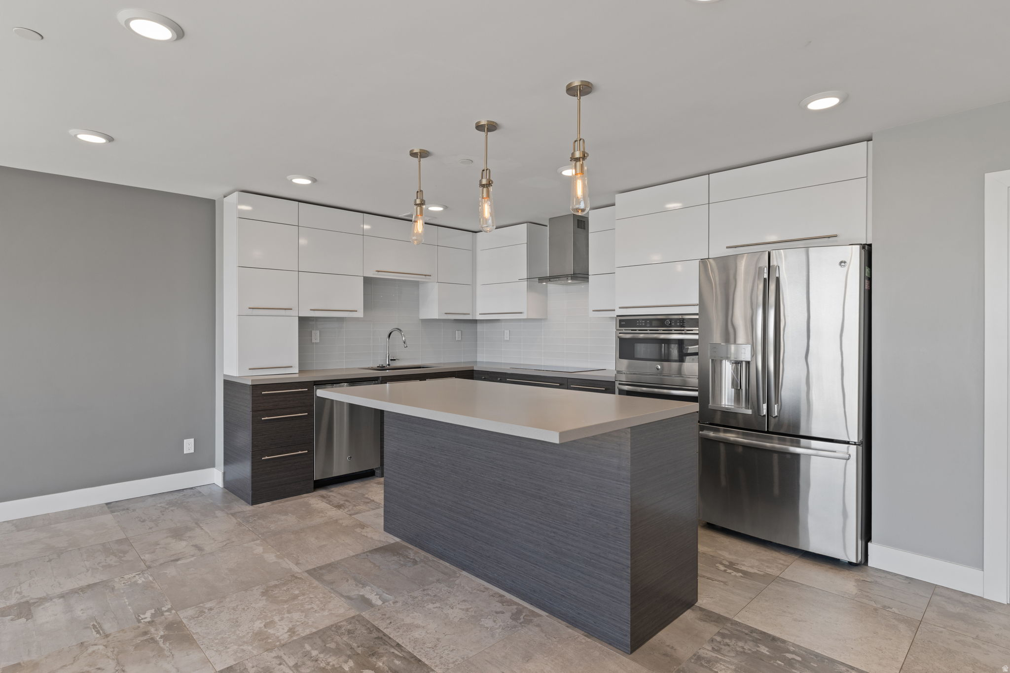 GOVERNORS PLAZA - Residential