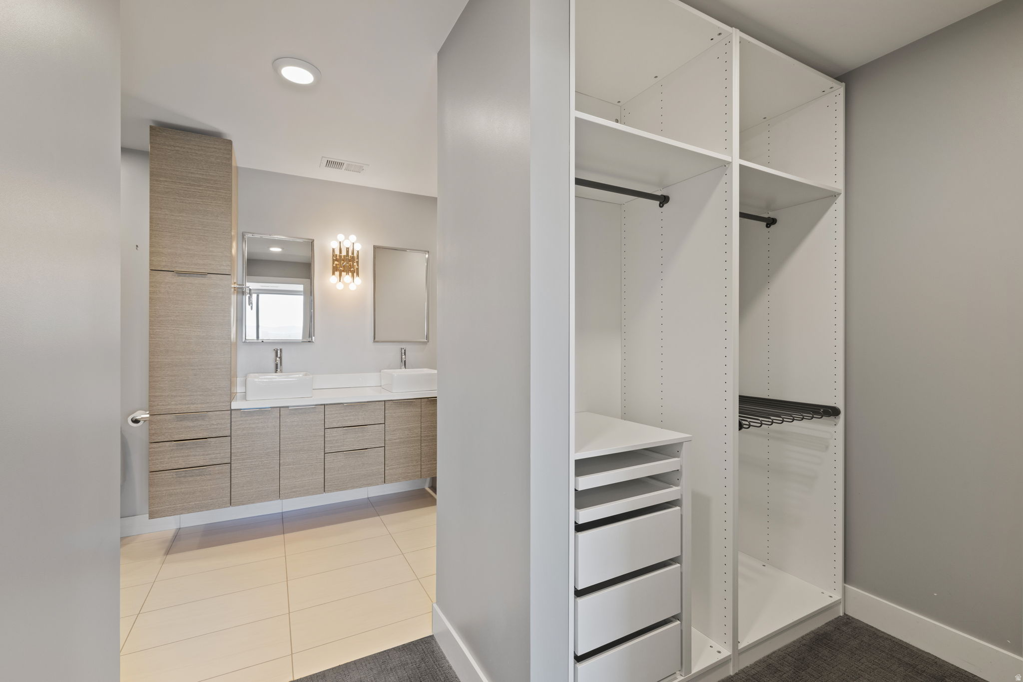 GOVERNORS PLAZA - Residential