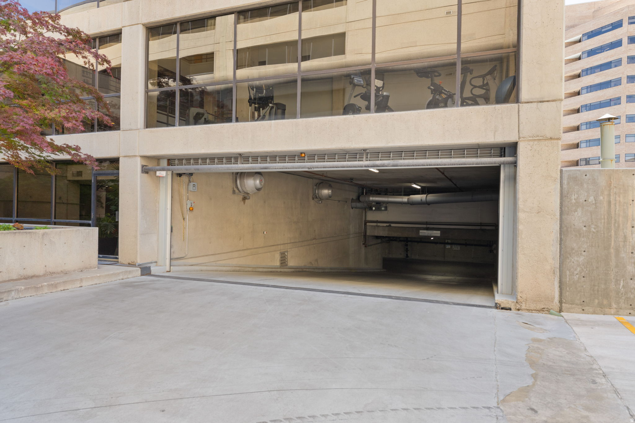 GOVERNORS PLAZA - Residential