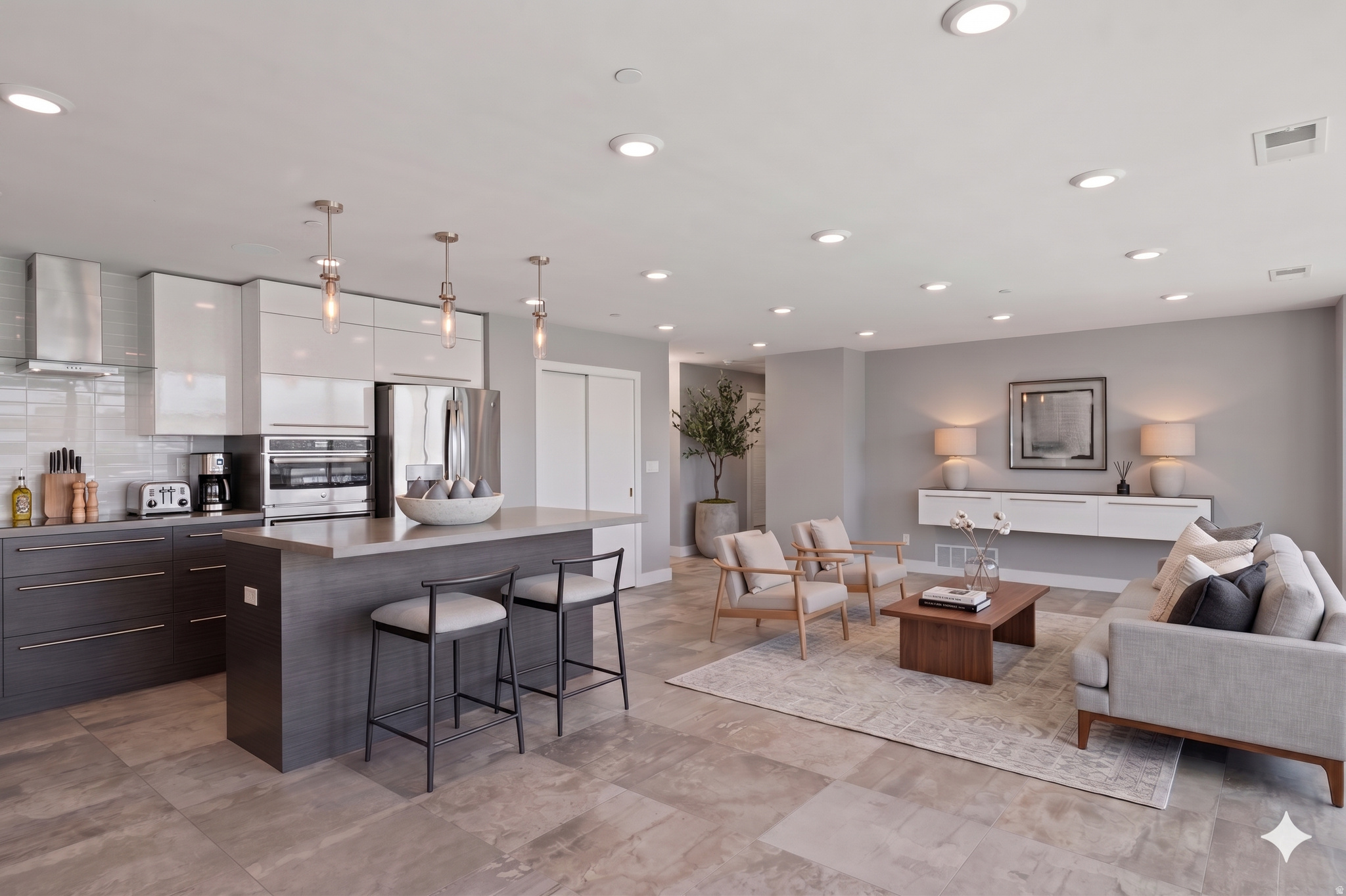 GOVERNORS PLAZA - Residential