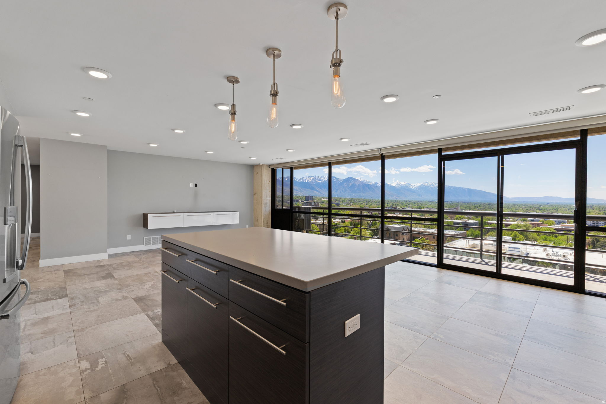 GOVERNORS PLAZA - Residential