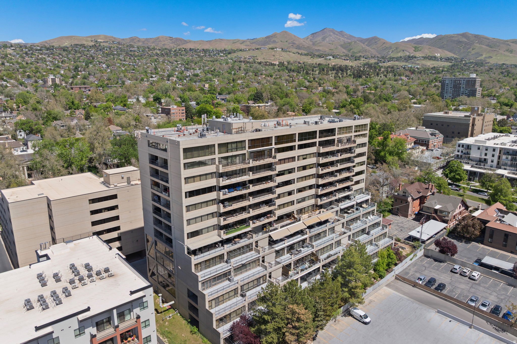 GOVERNORS PLAZA - Residential