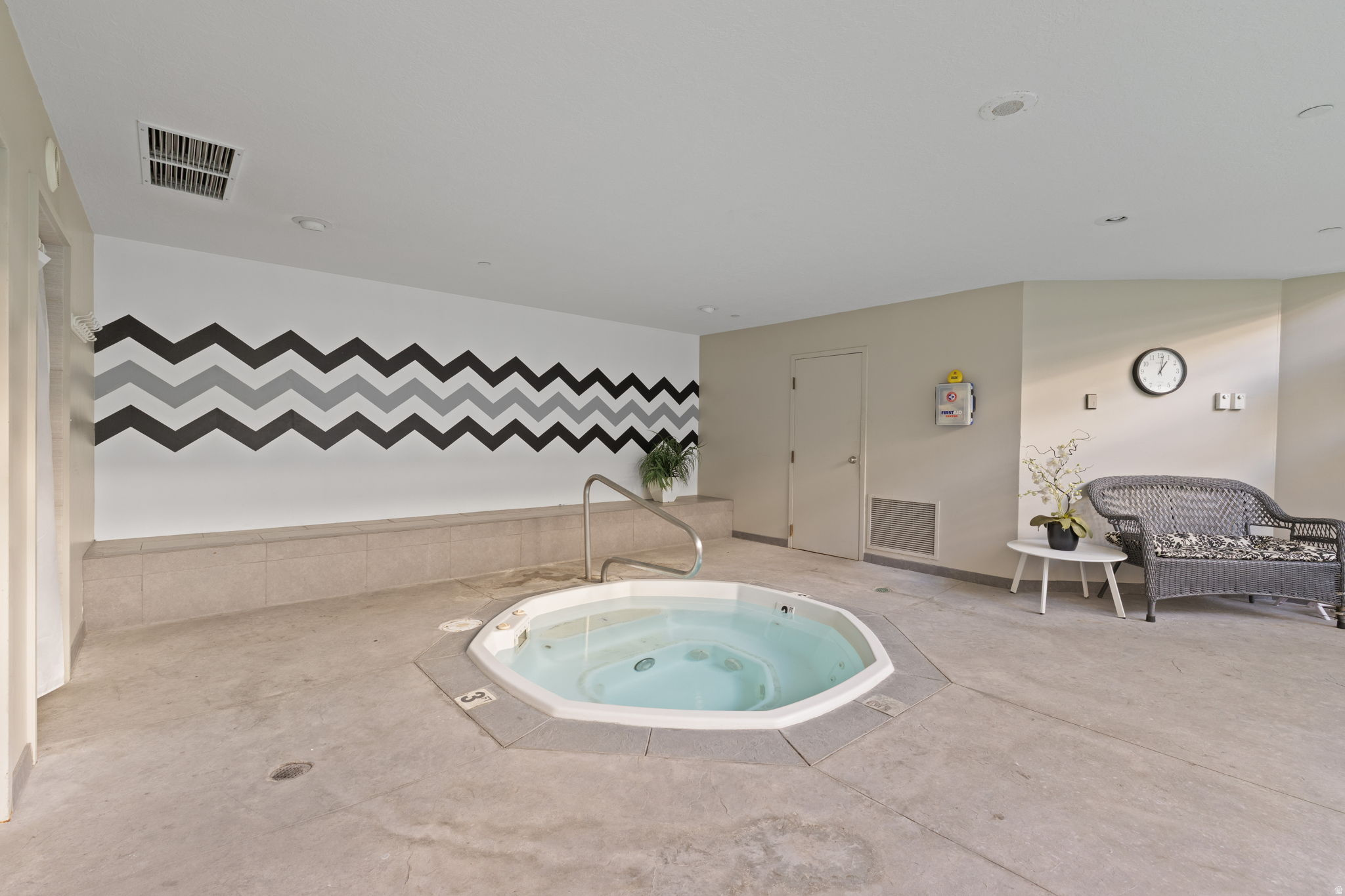 GOVERNORS PLAZA - Residential