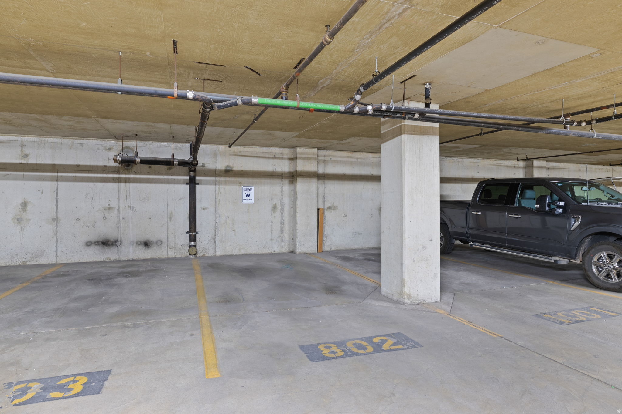 GOVERNORS PLAZA - Residential