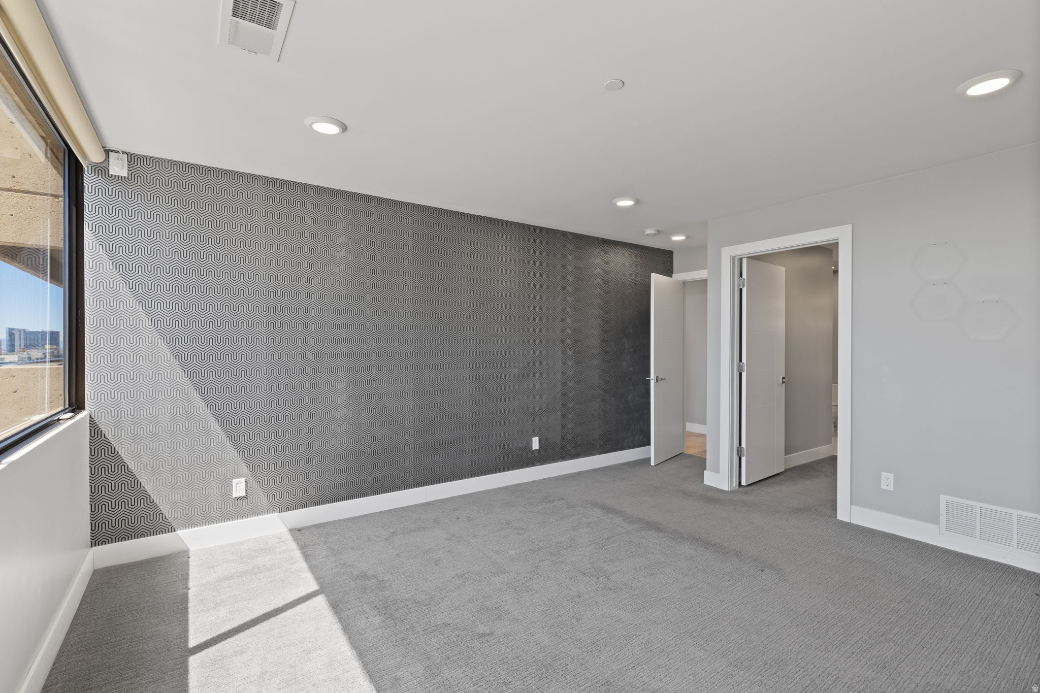 GOVERNORS PLAZA - Residential