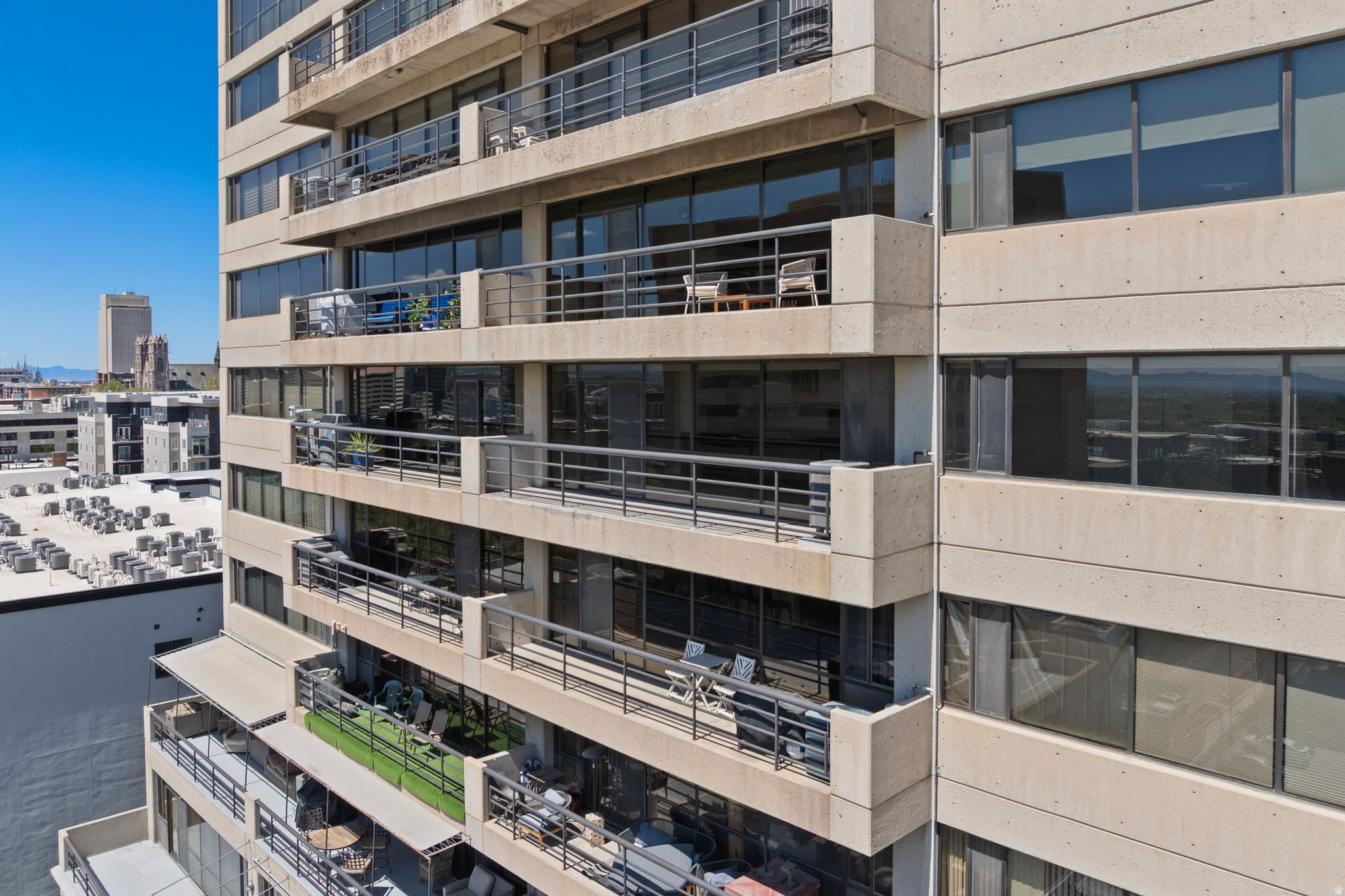 GOVERNORS PLAZA - Residential