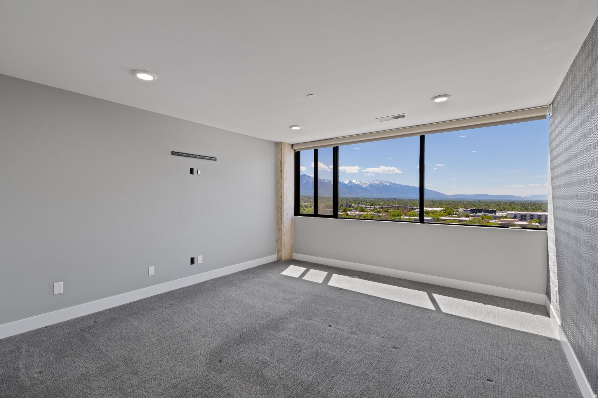 GOVERNORS PLAZA - Residential