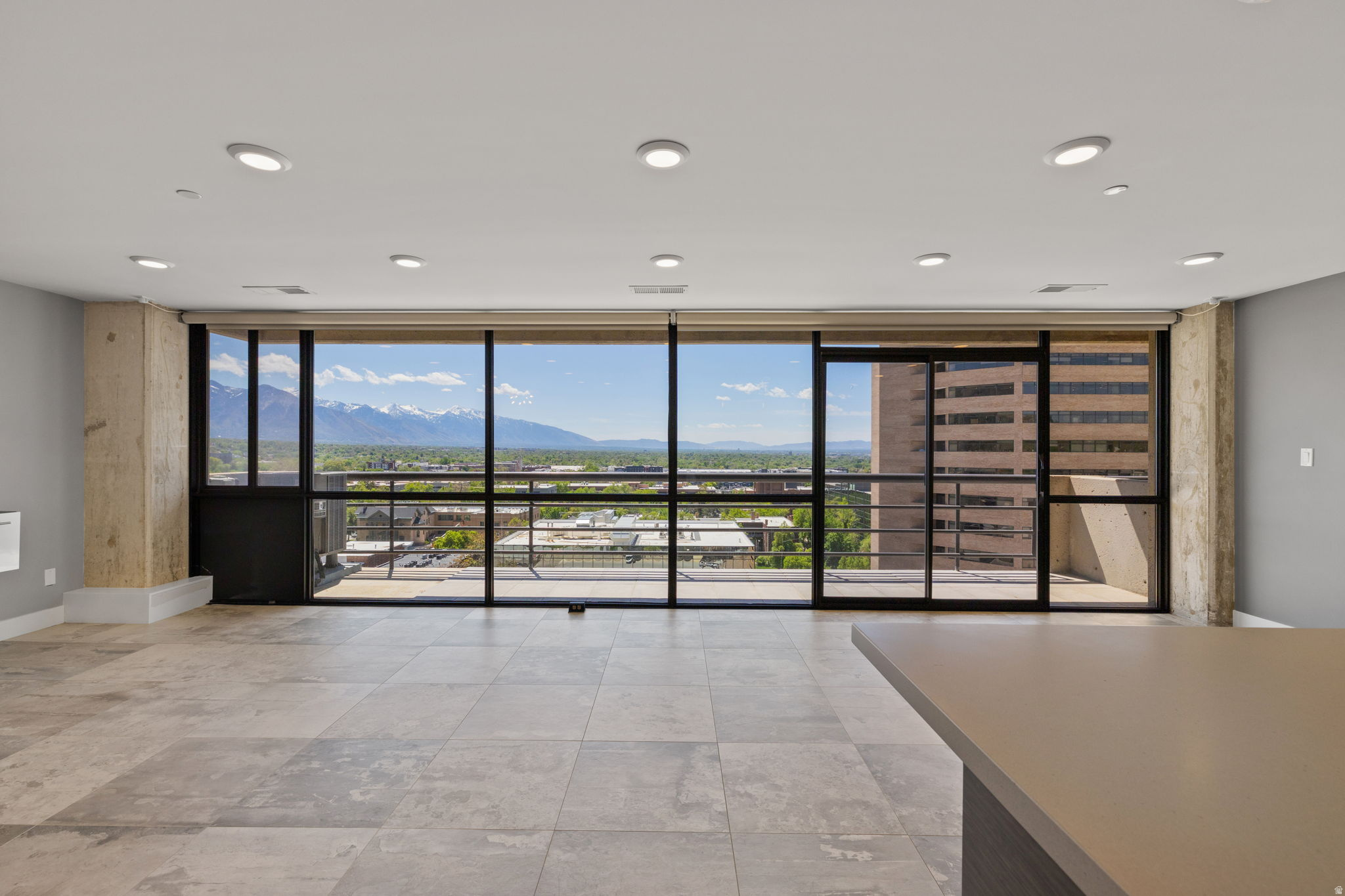 GOVERNORS PLAZA - Residential