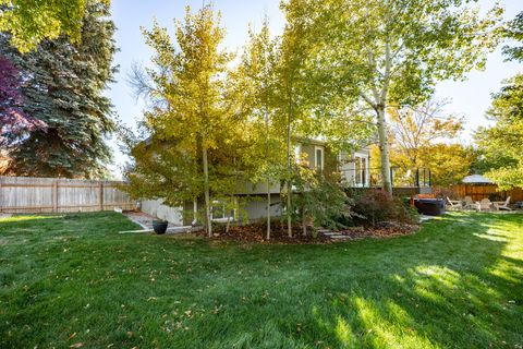 Tiny photo for 3411 E ENCHANTED VIEW DR S, Cottonwood Heights, UT 84121 (MLS # 2120459)