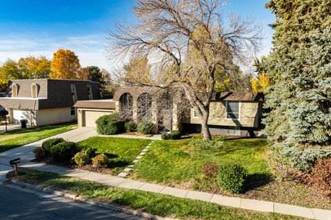Tiny photo for 3411 E ENCHANTED VIEW DR S, Cottonwood Heights, UT 84121 (MLS # 2120459)