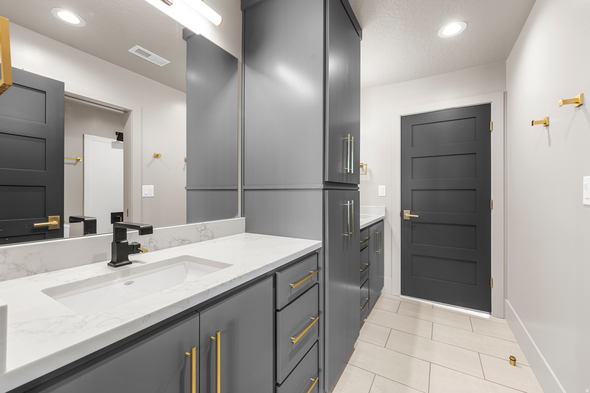 OAKRIDGE COVE - Residential