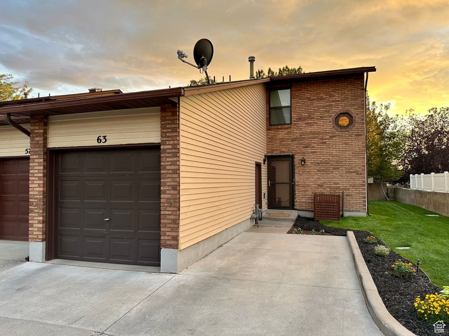 Desirable end unit near the border of Bountiful and Centerville. The home is in a fantastic community with a park and pavilion. Convenient freeway access and close to schools, shopping, and public transit. This home offers a fully fenced backyard, updated carpet, paint, and fixtures, as well as main-level laundry, spacious walk-in closets, and abundant storage throughout.