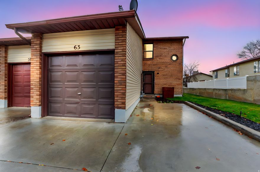 Desirable end unit near the border of Bountiful and Centerville. The home is in a fantastic community with a park and pavilion. Convenient freeway access and close to schools, shopping, and public transit. This home offers a fully fenced backyard, updated carpet, paint, and fixtures, as well as main-level laundry, spacious walk-in closets, and abundant storage throughout.