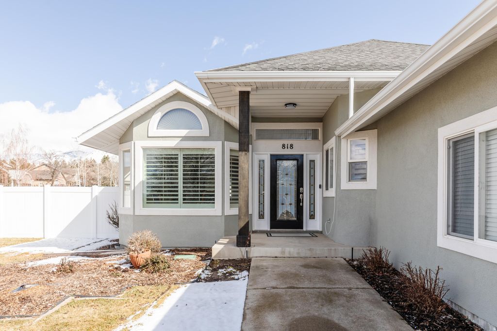 Photo of 818 SUMMIT DR, Smithfield, UT 84335 (MLS # 2141936)