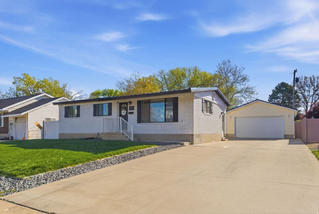 Photo of 2522 N 300 W, Sunset, UT 84015 (MLS # 2149295)