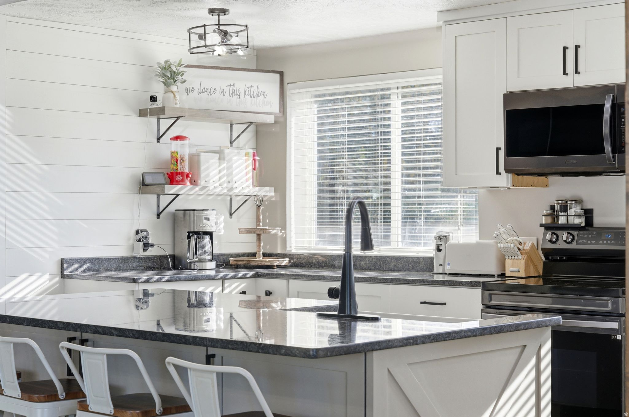 SUNSET DALE - Residential