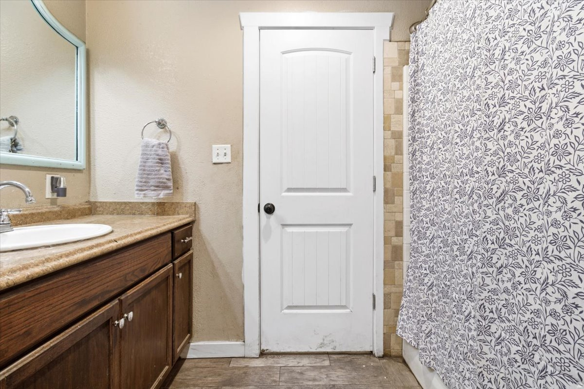 COUNTRY ROAD HAVEN - Residential