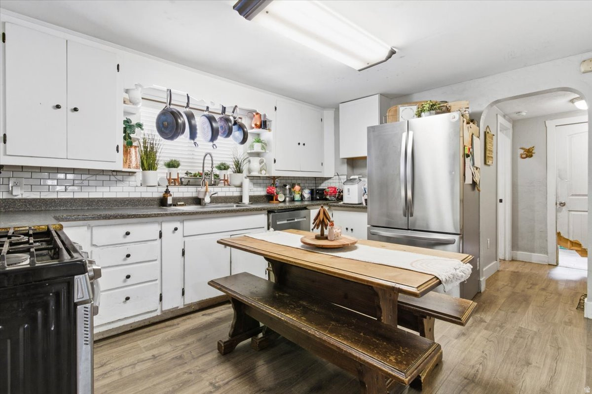 COUNTRY ROAD HAVEN - Residential