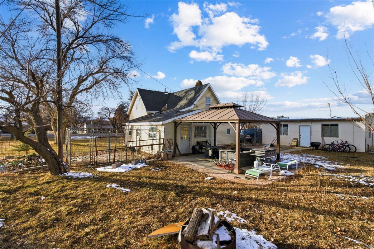 COUNTRY ROAD HAVEN - Residential