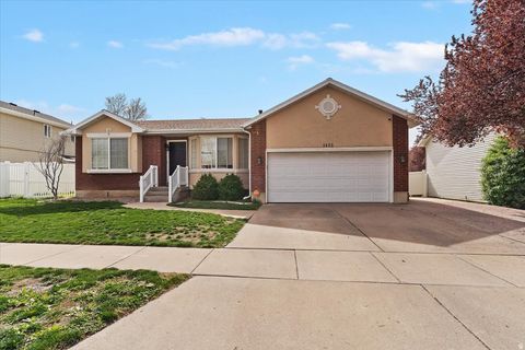 Tiny photo for 1433 W PEBBLECREEK DR, Layton, UT 84041 (MLS # 2147003)