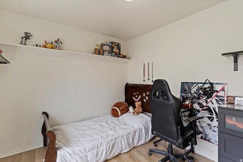 Tiny photo for 1433 W PEBBLECREEK DR, Layton, UT 84041 (MLS # 2147003)