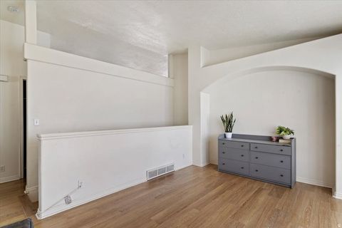 Tiny photo for 1433 W PEBBLECREEK DR, Layton, UT 84041 (MLS # 2147003)