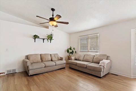 Tiny photo for 1433 W PEBBLECREEK DR, Layton, UT 84041 (MLS # 2147003)