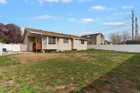 Tiny photo for 1433 W PEBBLECREEK DR, Layton, UT 84041 (MLS # 2147003)