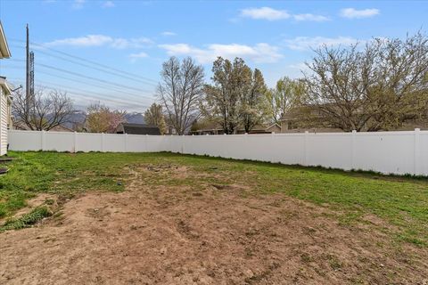 Tiny photo for 1433 W PEBBLECREEK DR, Layton, UT 84041 (MLS # 2147003)