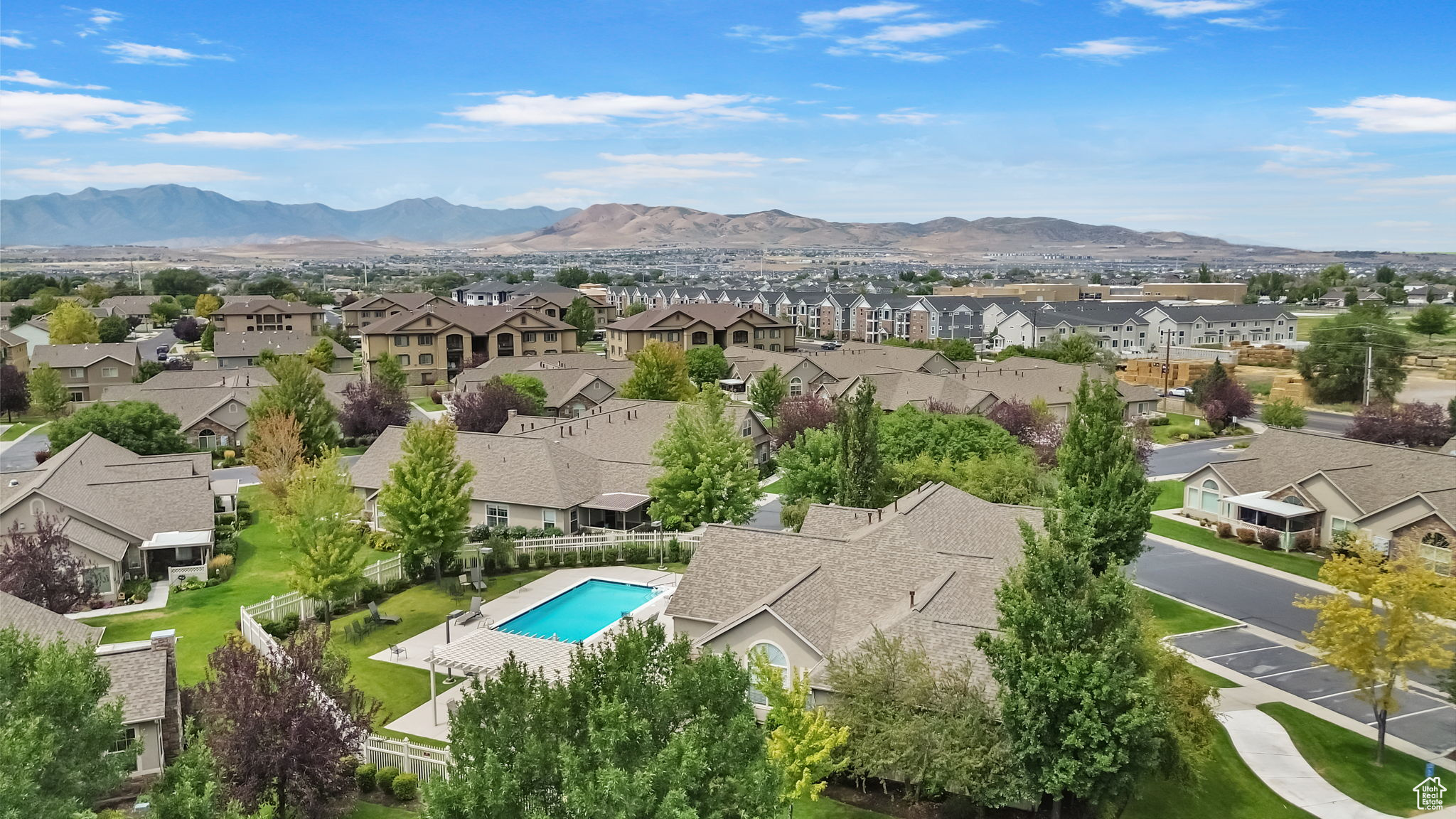 WILLOW PARK VILLAS - Residential