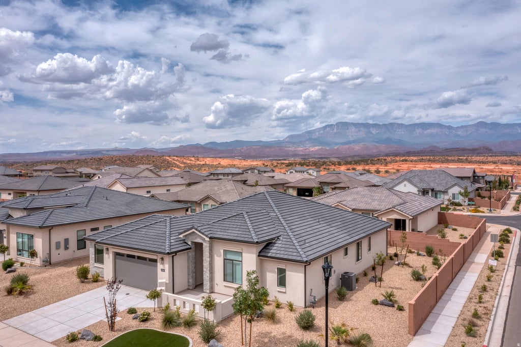 Photo of 4648 W 2870 S, Hurricane, UT 84737 (MLS # 2183654)