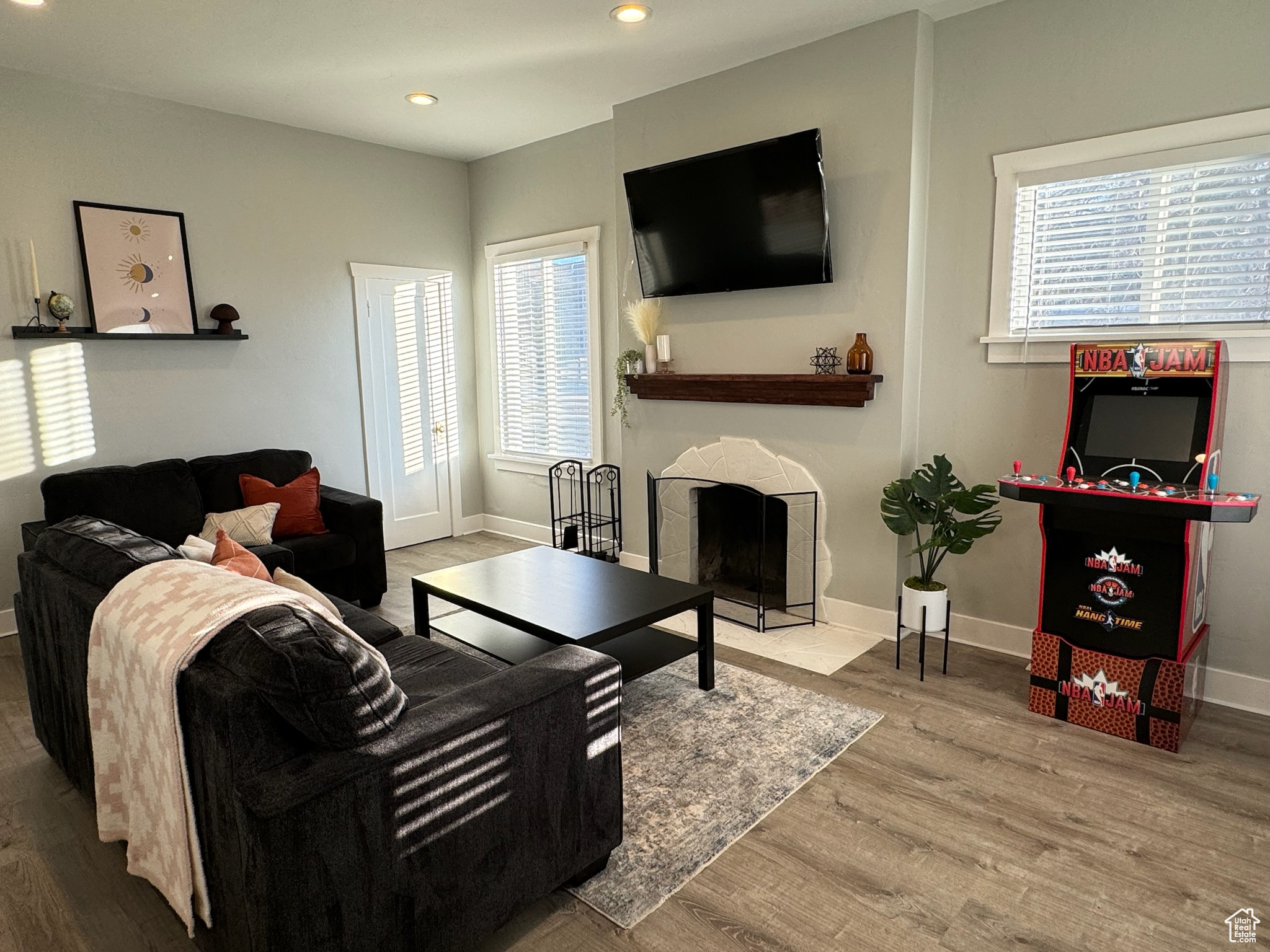 COUNTRY ESTATES - Residential