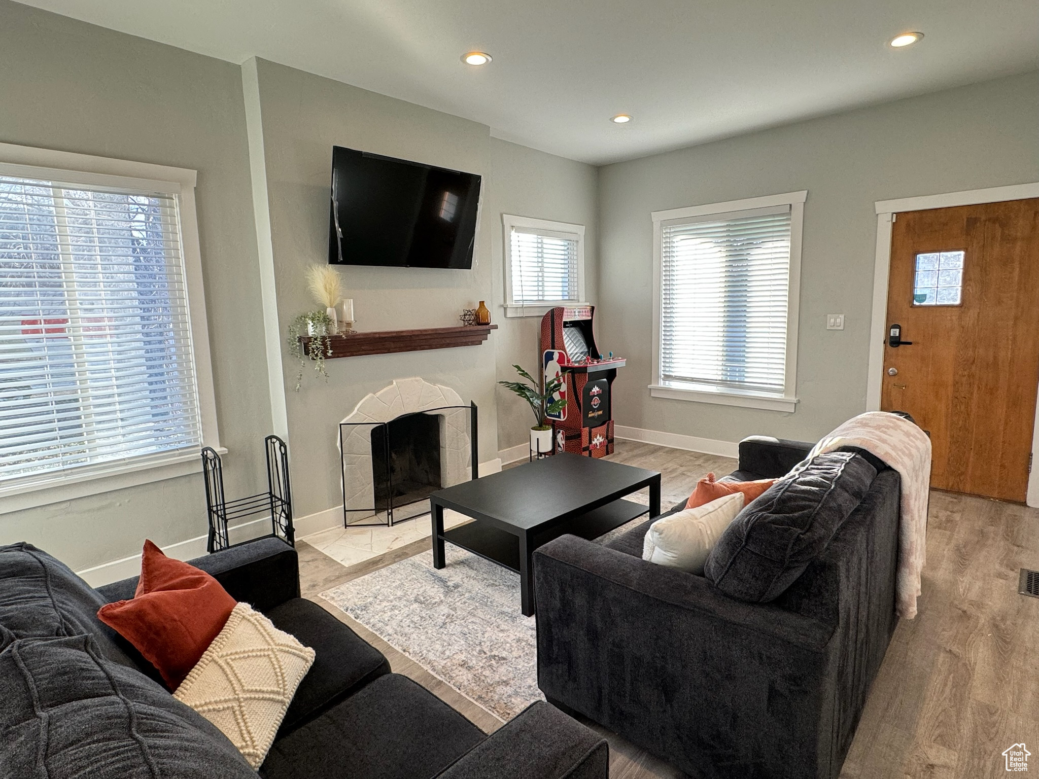 COUNTRY ESTATES - Residential