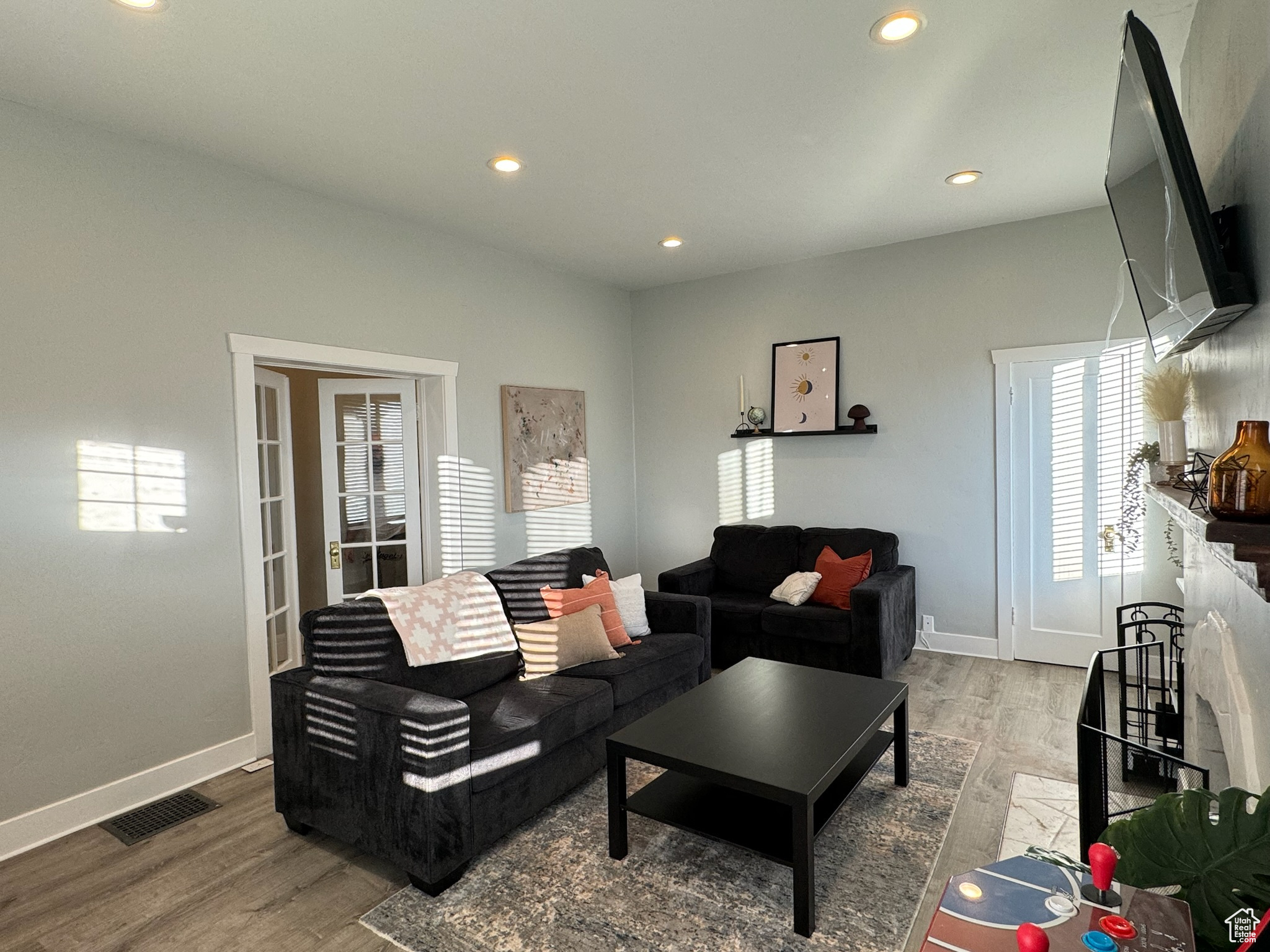 COUNTRY ESTATES - Residential