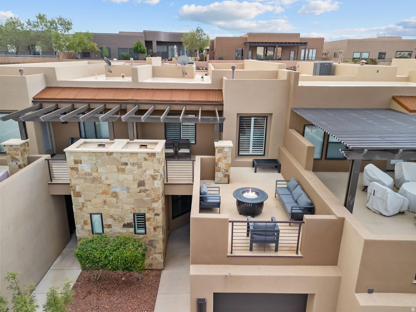 ESCAPES AT THE LEDGES PH 4 - Residential