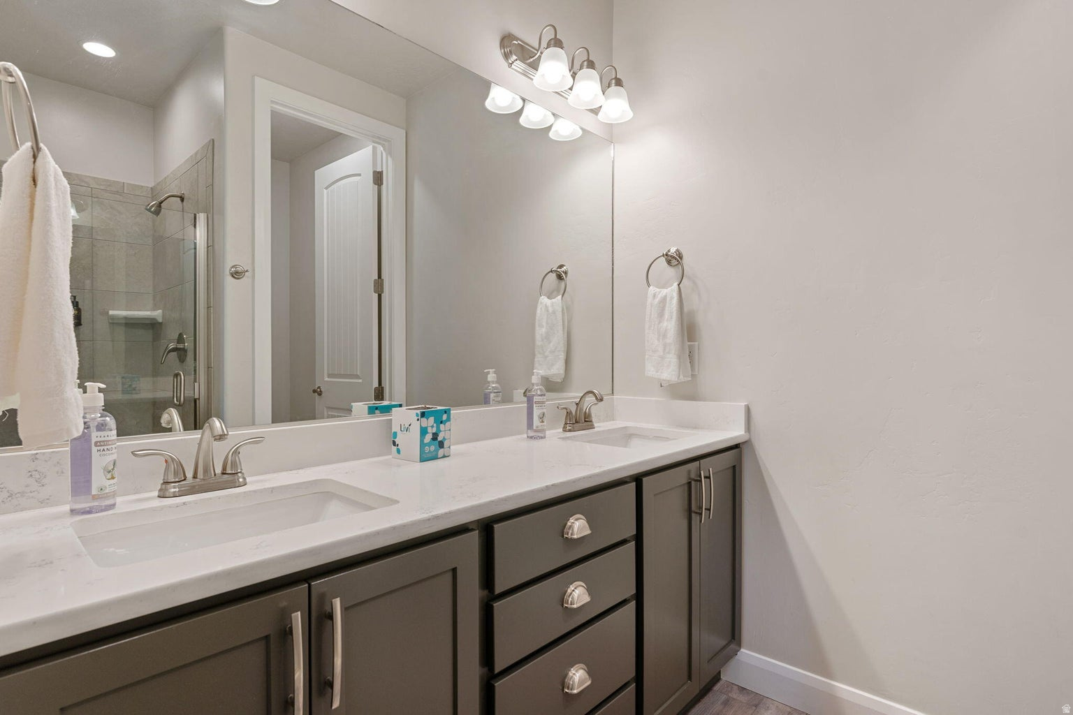 ESCAPES AT THE LEDGES PH 4 - Residential