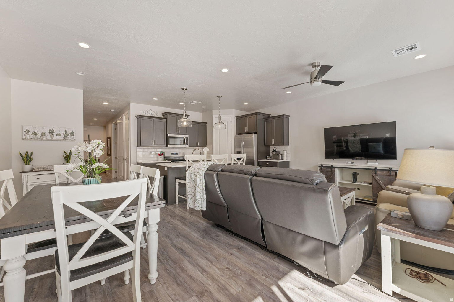 ESCAPES AT THE LEDGES PH 4 - Residential