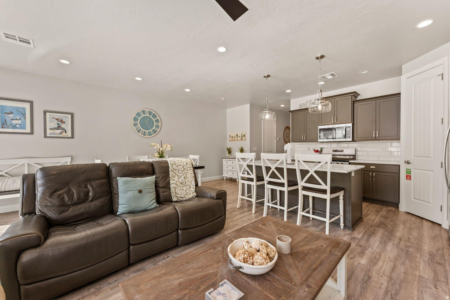 ESCAPES AT THE LEDGES PH 4 - Residential